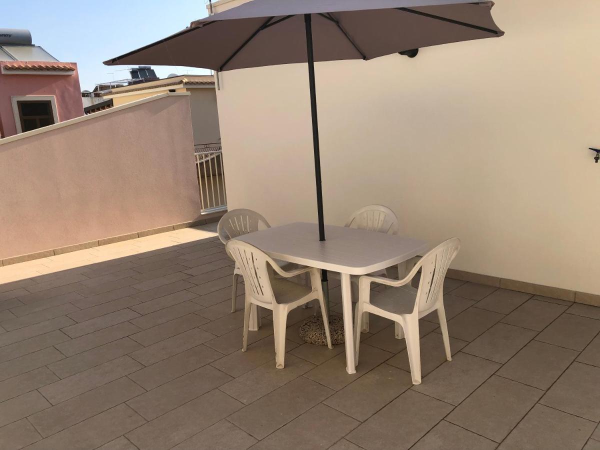 La Dama Di Avola Villa Bagian luar foto