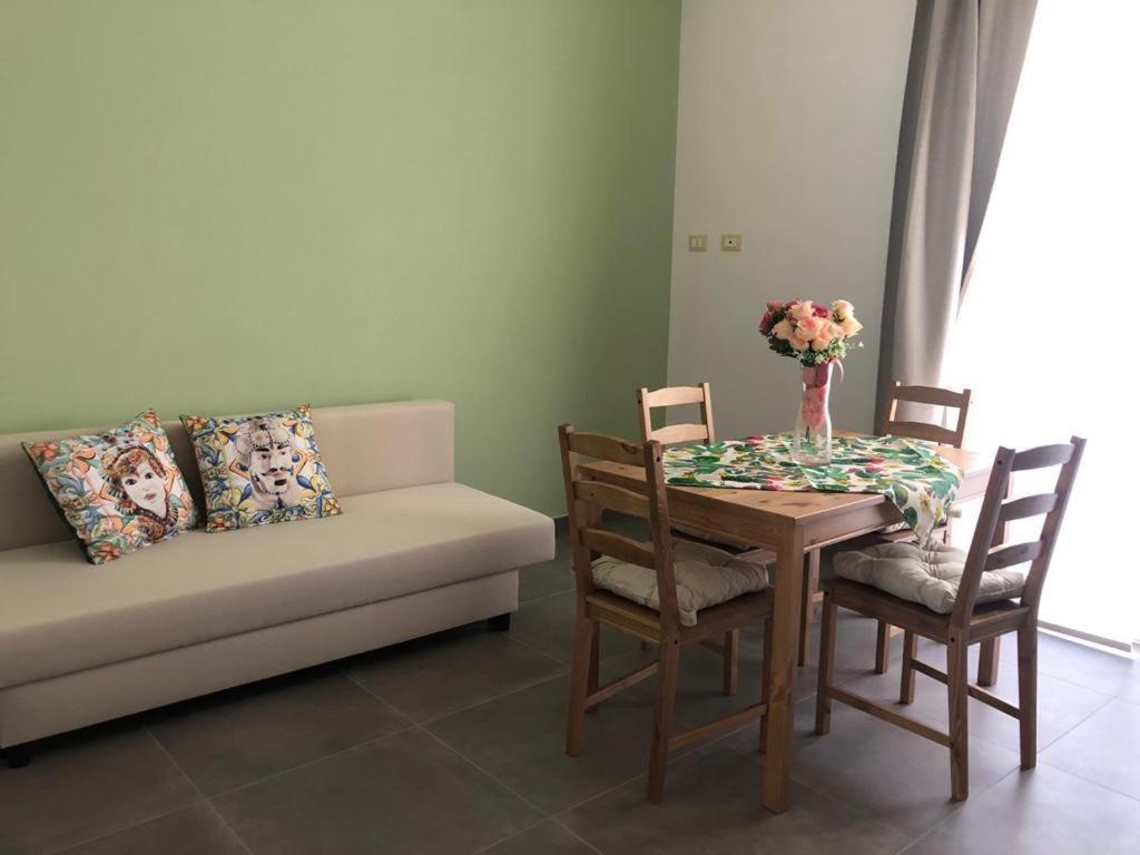 La Dama Di Avola Villa Bagian luar foto